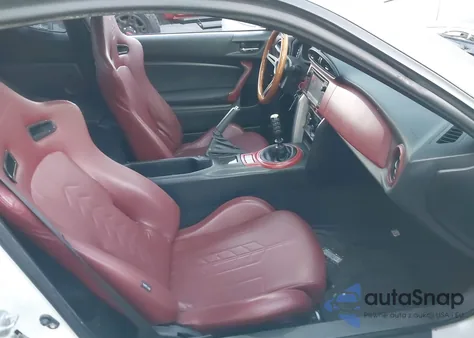 2015 Scion Fr-S z USA, uszkodzony, nr VIN JF1ZNAA18F9703216